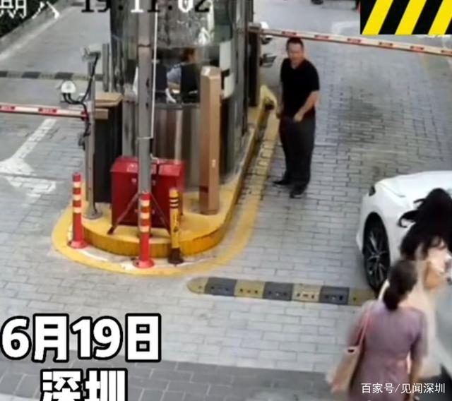 又是油門(mén)當剎車(chē)，深圳女司機剛啟動(dòng)就撞翻崗亭，女保安員骨折受傷